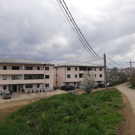 Ella Doo Apartament - 15 Min De Palas Hlincea Exterior photo